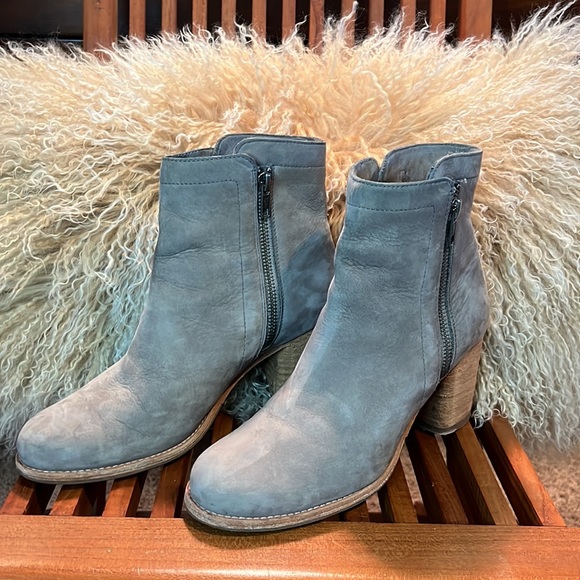 Fyre Like New Boots! Size 8, gorgeous - Picture 2 of 10